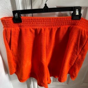 Old Navy Women’s Shorts beautiful color orange like new size xl .. cotton